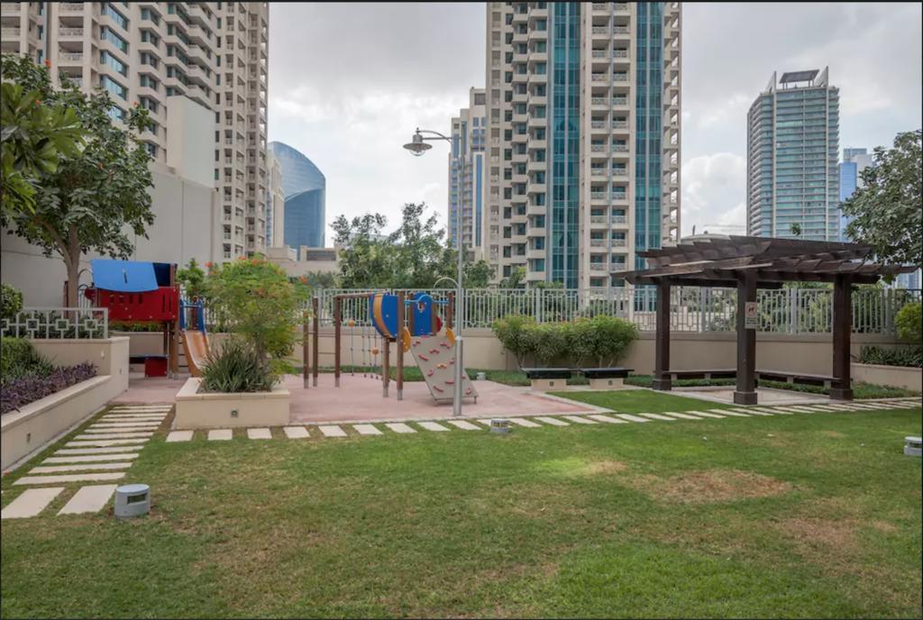 Faraway Homes - Burj Residences Дубай Екстериор снимка